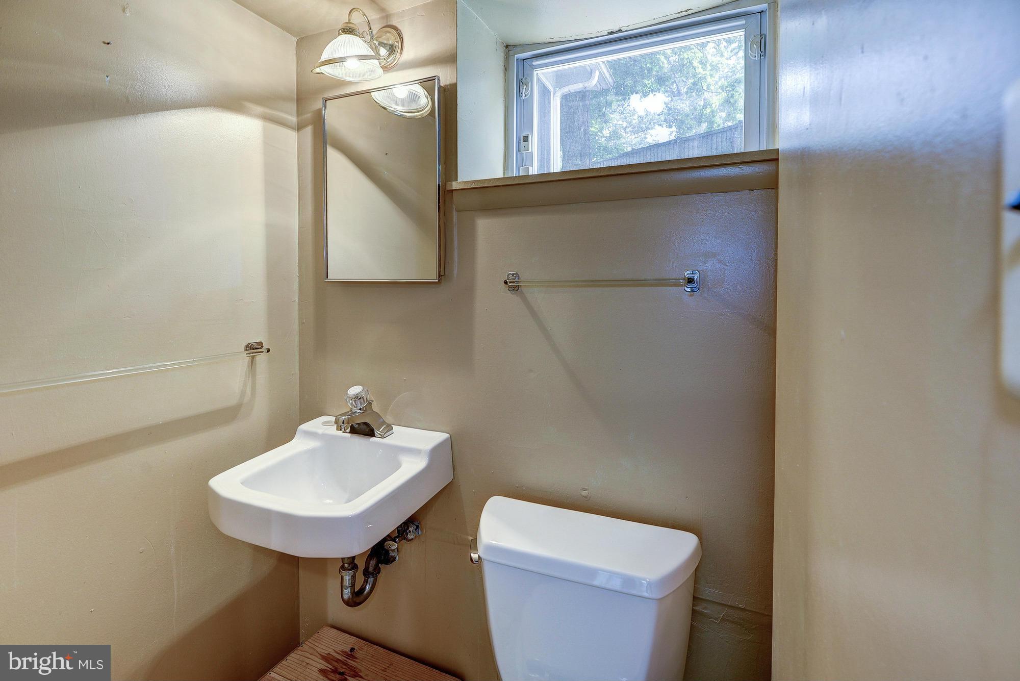 5924 5th Road North Arlington, VA 22203 - Photo 8 of 29 Bath