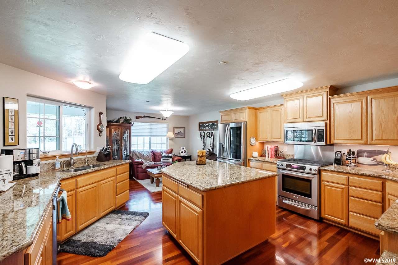 2595 Northwest Gibson Hill Road Albany, OR 97321 - Photo 11 of 41