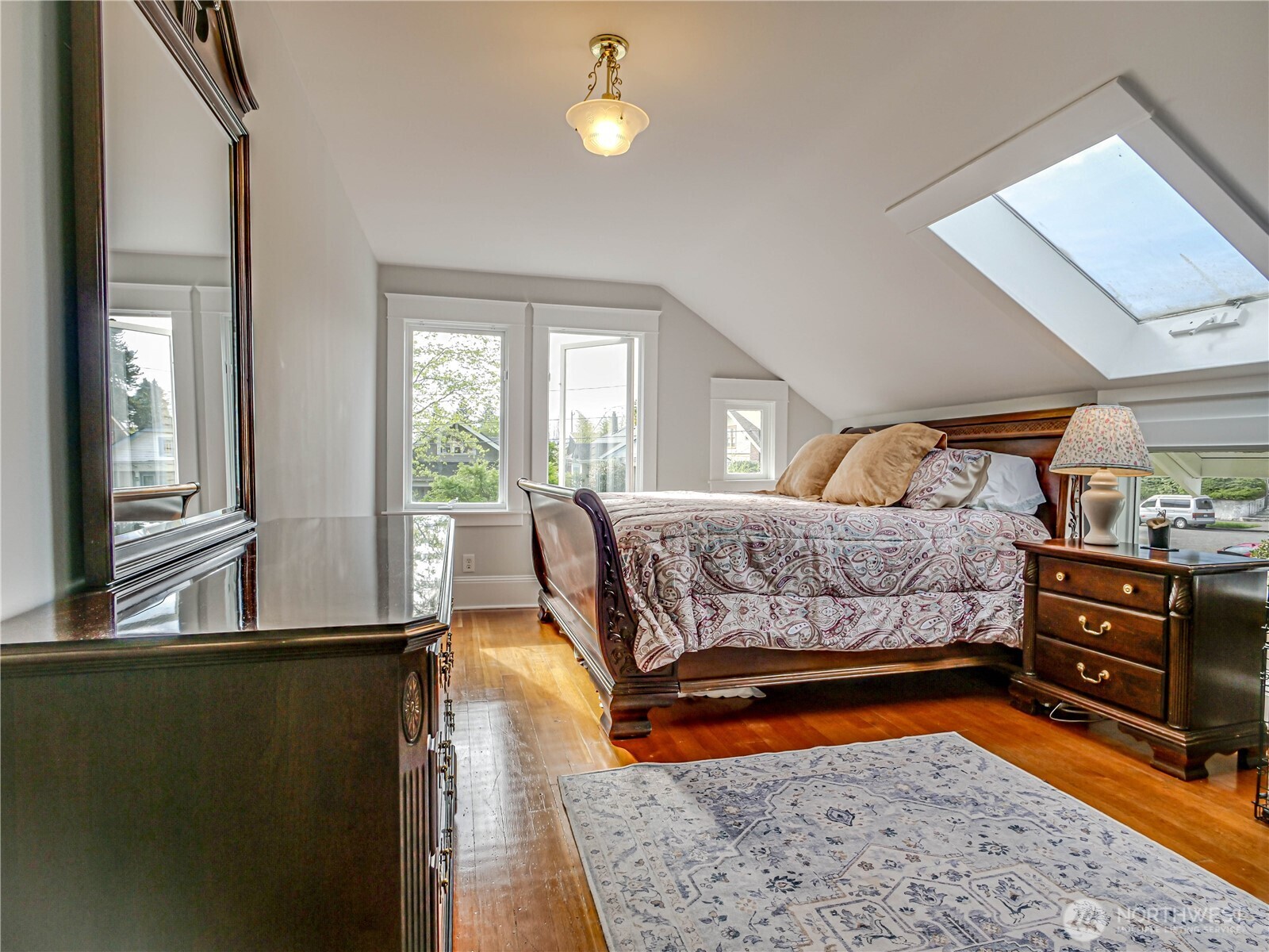 4026 Burke Avenue North Seattle, WA 98103 - Photo 16 of 40