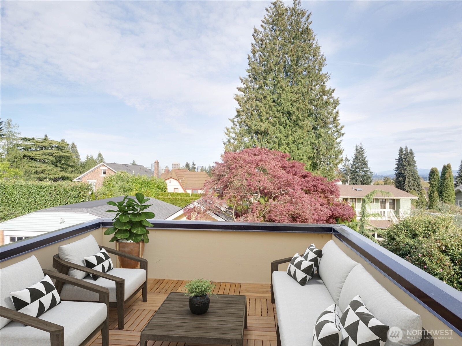 4026 Burke Avenue North Seattle, WA 98103 - Photo 19 of 40