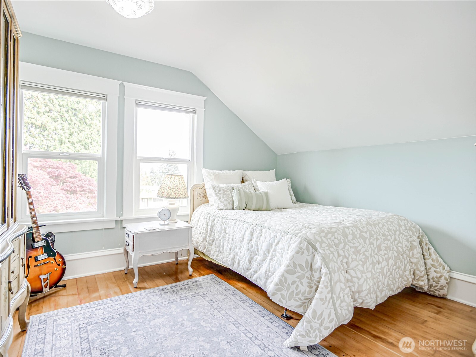 4026 Burke Avenue North Seattle, WA 98103 - Photo 20 of 40