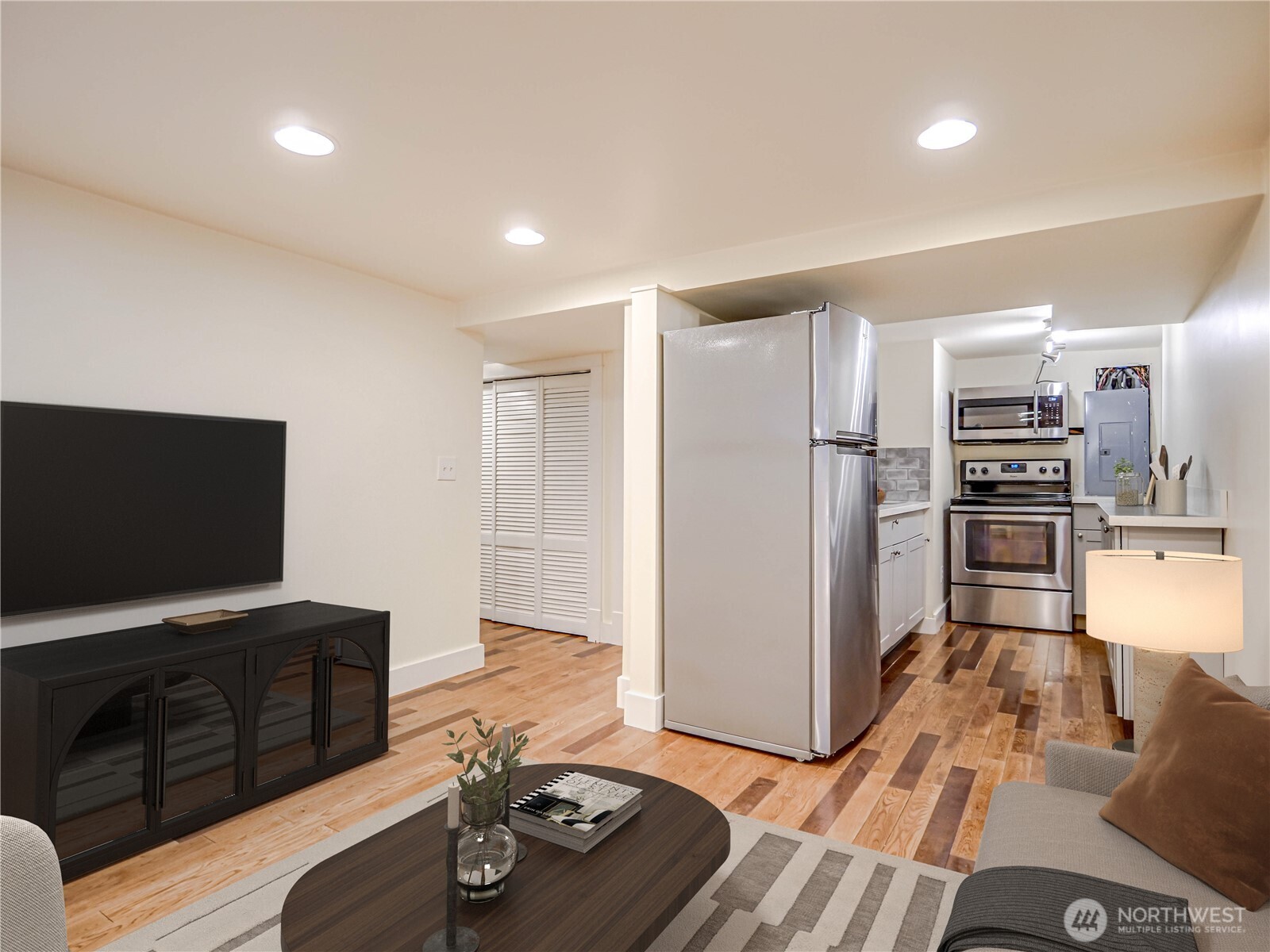 4026 Burke Avenue North Seattle, WA 98103 - Photo 27 of 40