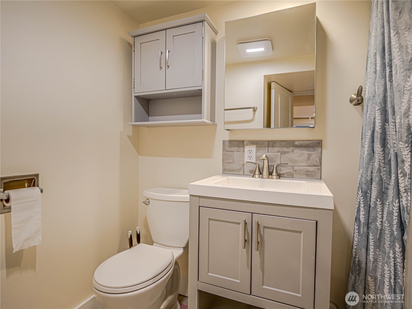 4026 Burke Avenue North Seattle, WA 98103 - Photo 31 of 40