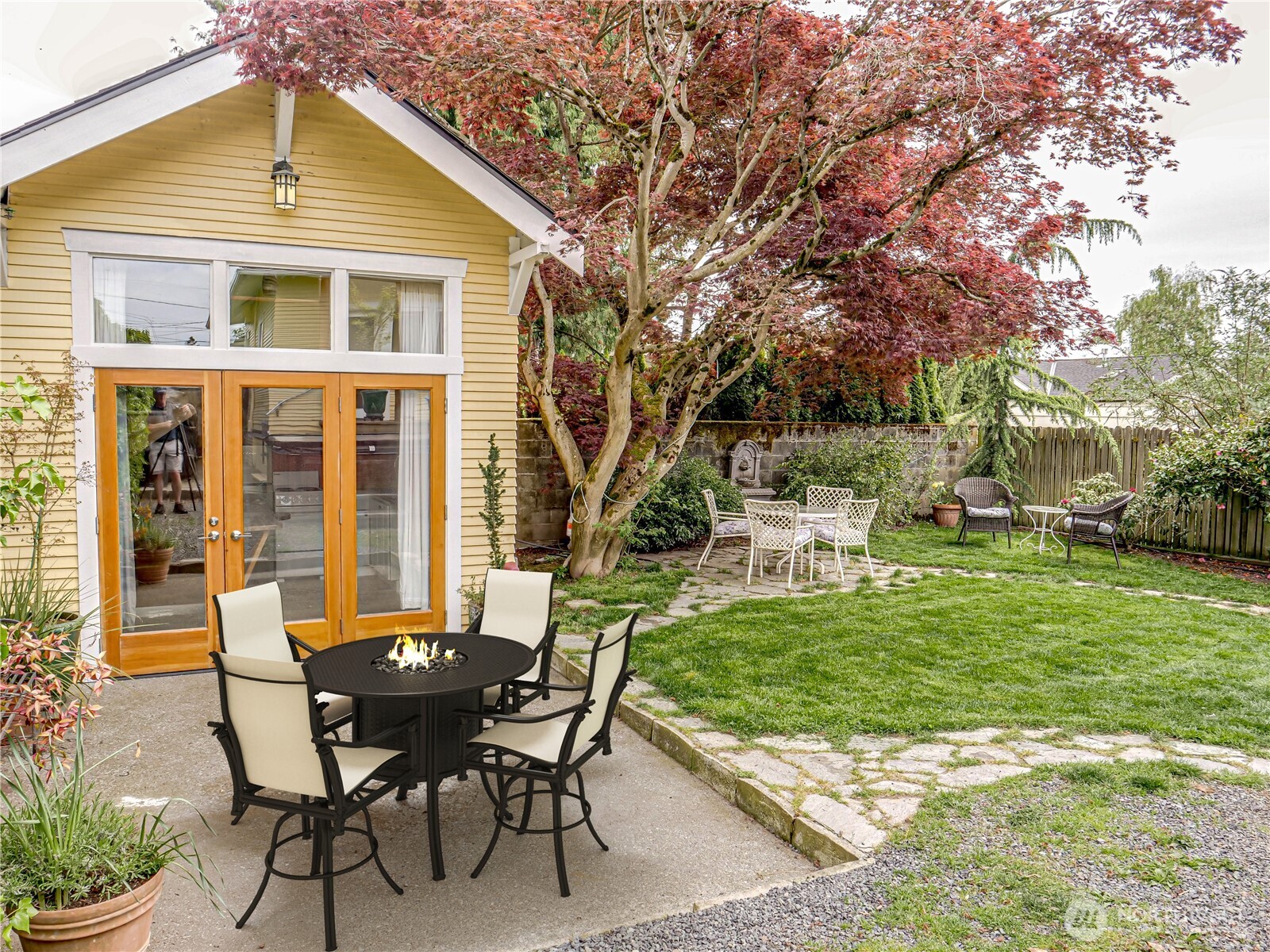 4026 Burke Avenue North Seattle, WA 98103 - Photo 32 of 40