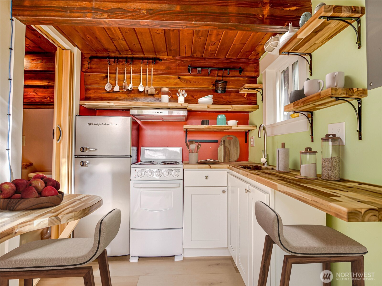 4026 Burke Avenue North Seattle, WA 98103 - Photo 34 of 40
