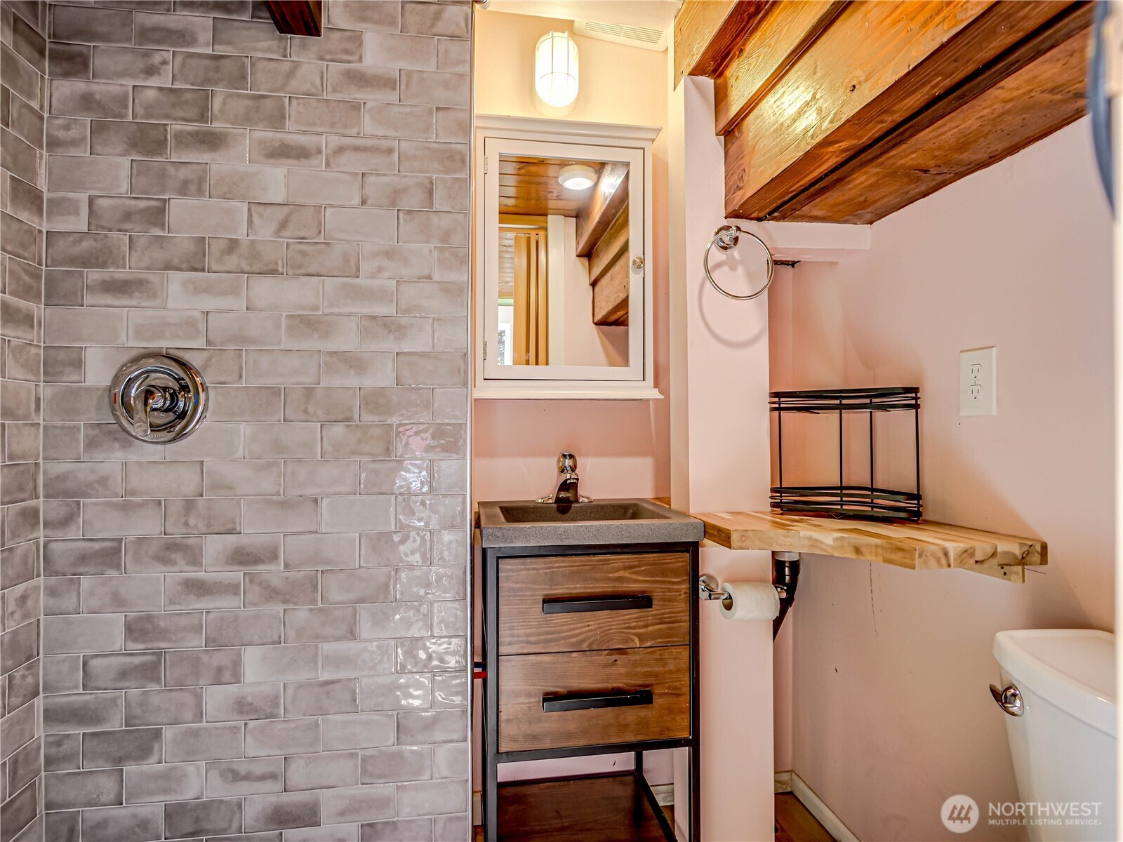4026 Burke Avenue North Seattle, WA 98103 - Photo 35 of 40