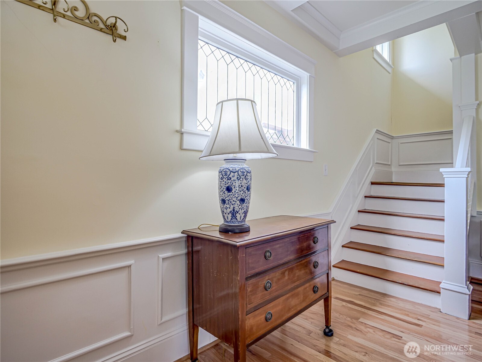 4026 Burke Avenue North Seattle, WA 98103 - Photo 6 of 40