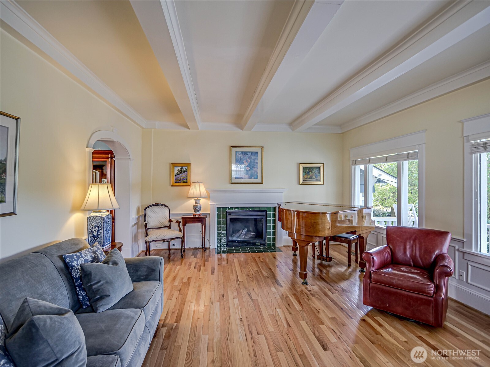 4026 Burke Avenue North Seattle, WA 98103 - Photo 7 of 40