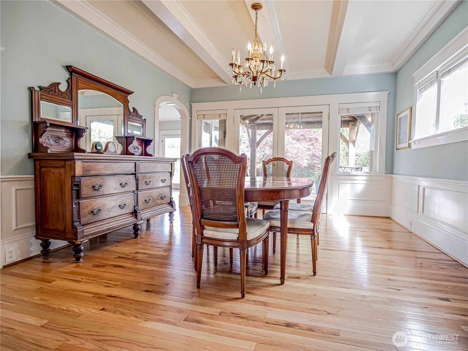 4026 Burke Avenue North Seattle, WA 98103 - Photo 9 of 40