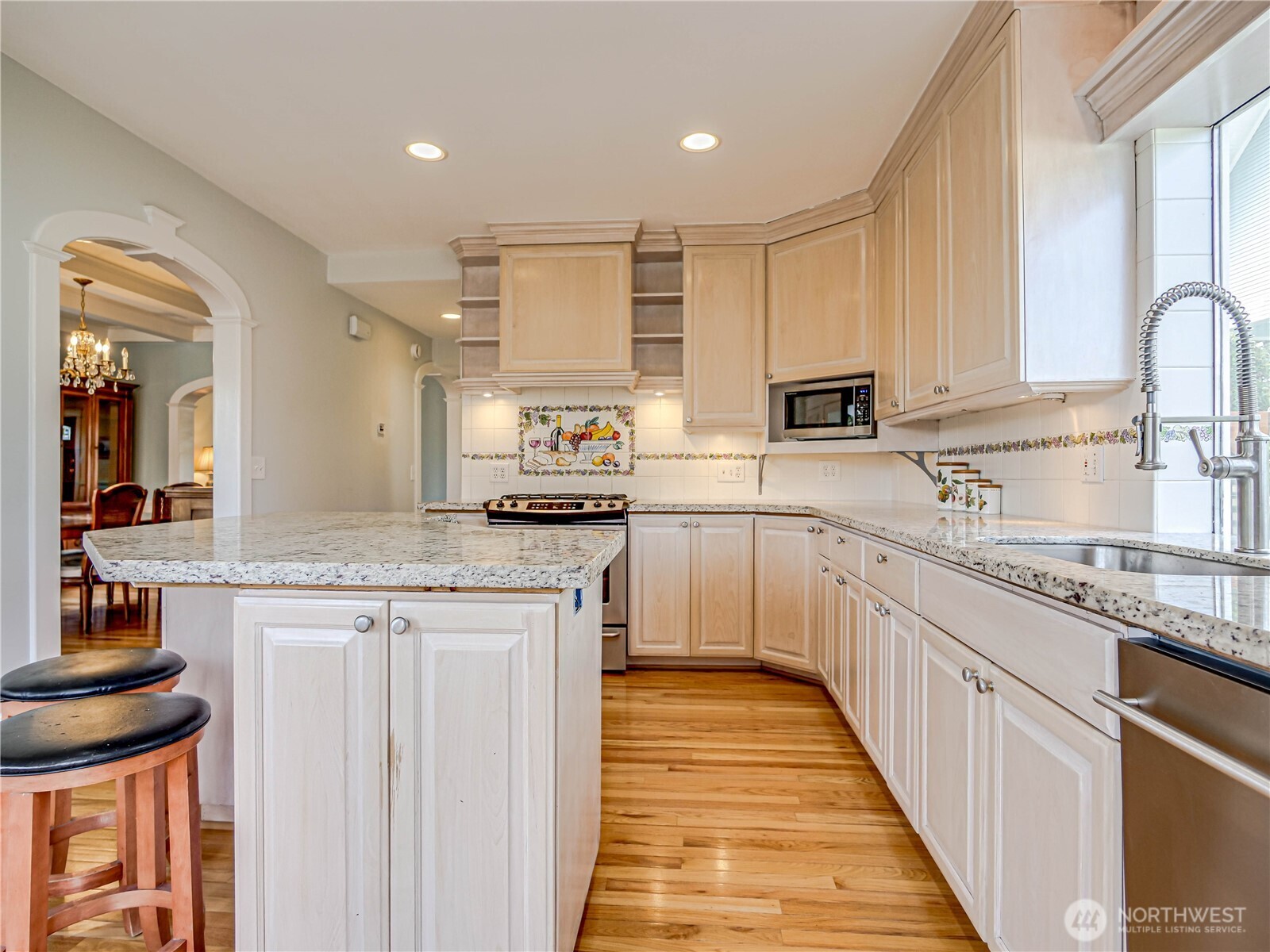 4026 Burke Avenue North Seattle, WA 98103 - Photo 10 of 40