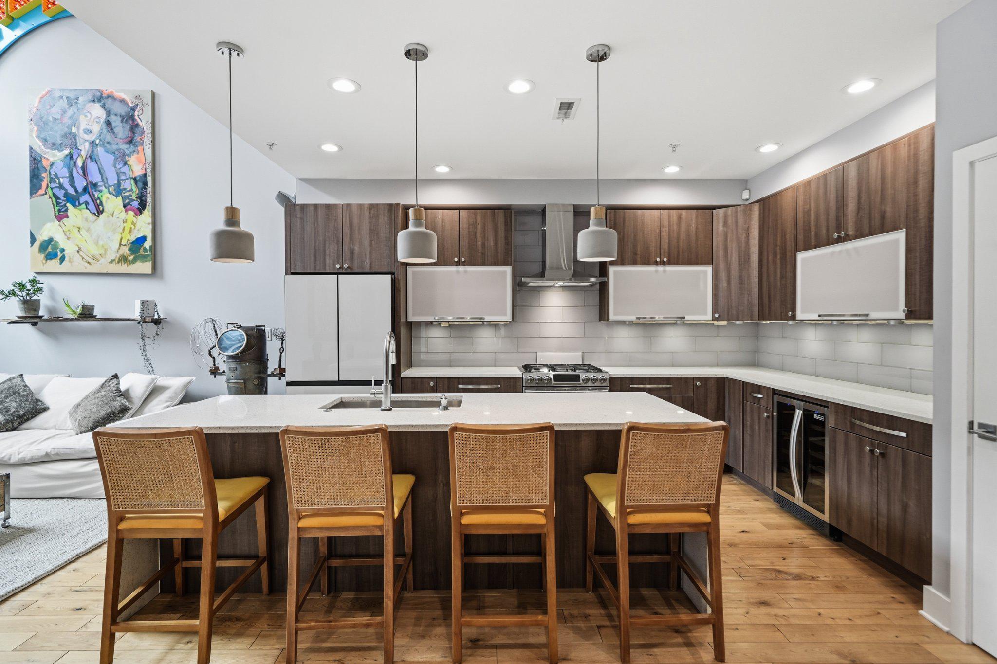 237 West Thompson Street Philadelphia, PA 19122 - Photo 10 of 35 Huge island with seating area & waterfall counter
