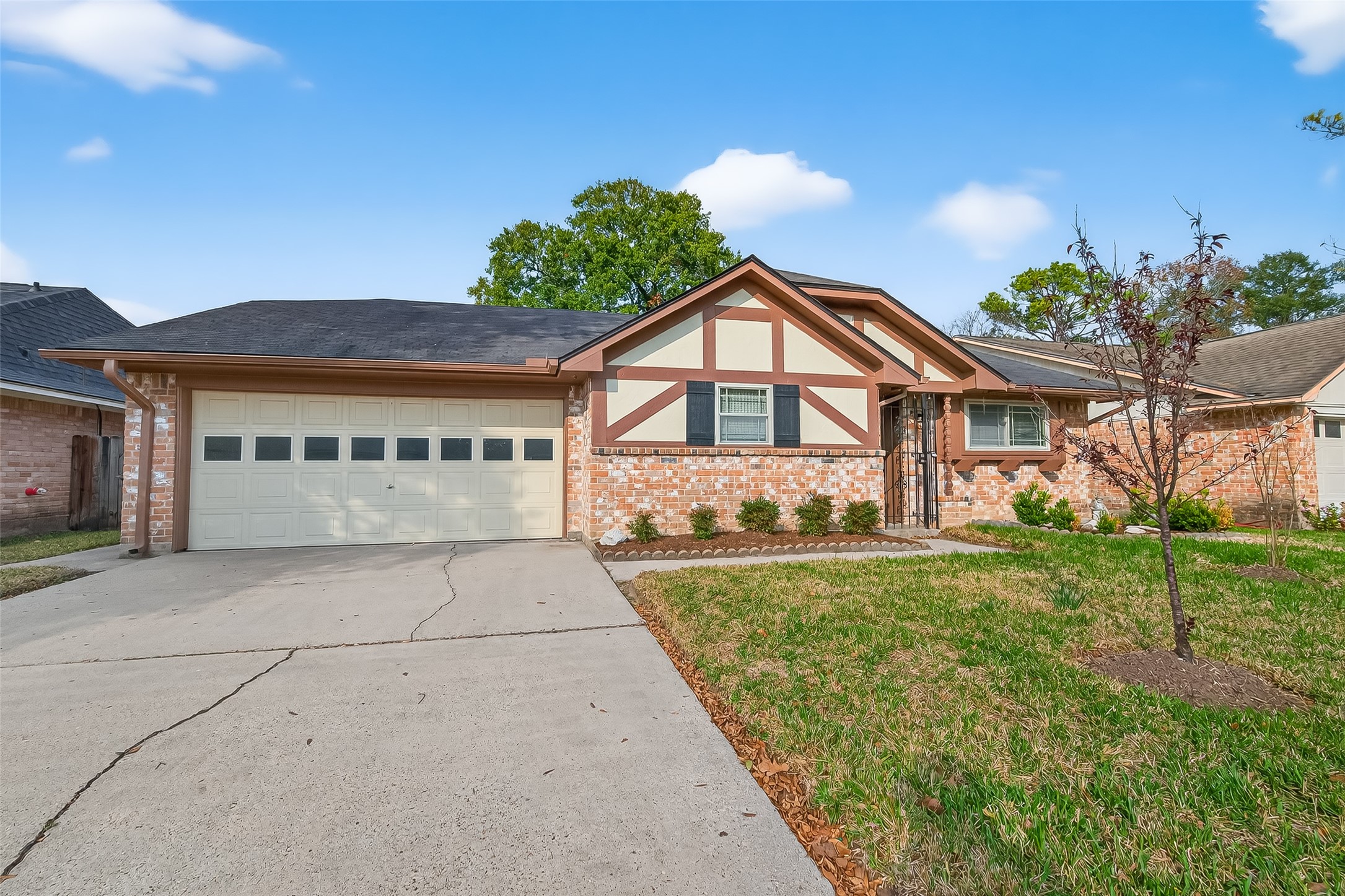 3414 Lemon Tree Lane Houston, TX 77088 - Photo 2 of 38