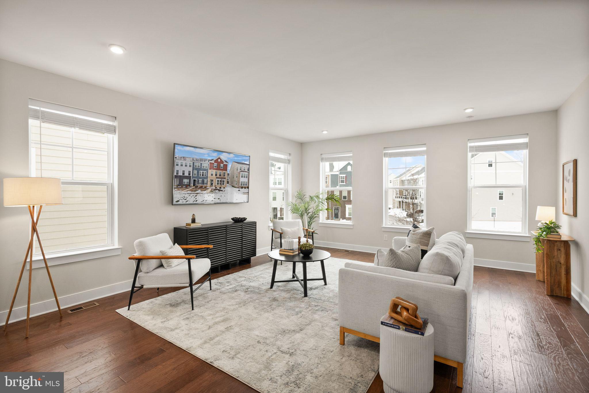 17762 Kingfisher Isle Road Dumfries, VA 22026 - Photo 18 of 62 a living room with furniture and wooden floor