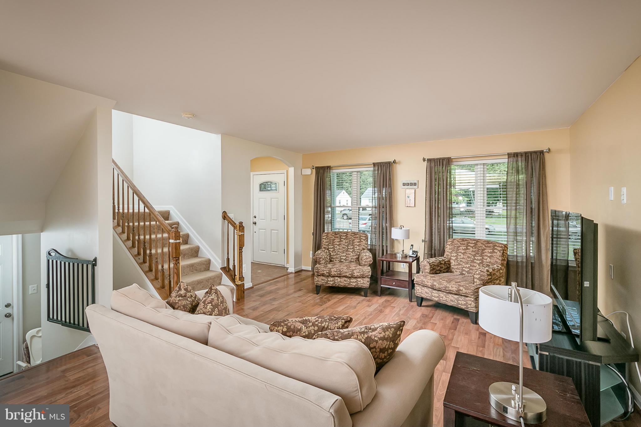 13204 Patuxent Road Baltimore, MD 21220 - Photo 6 of 30 Living Room