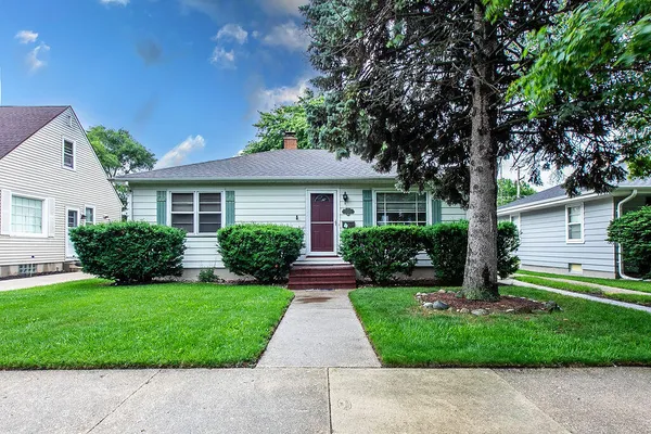 $249,900 | 7013 43rd Avenue, Kenosha, WI 53142