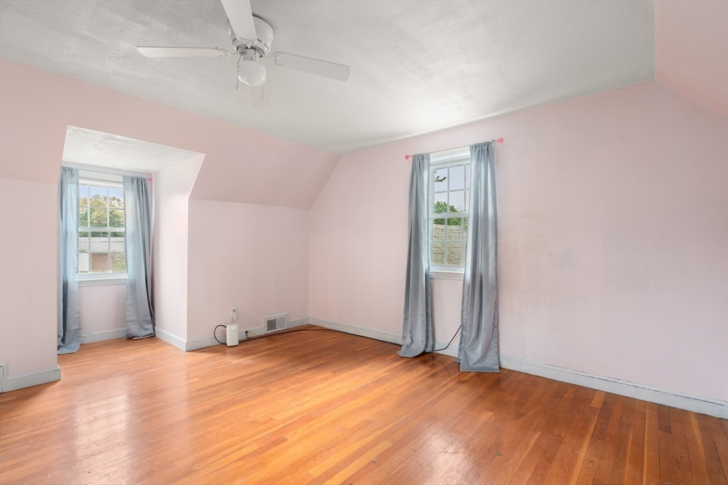 39 Pleasant Street Holyoke, MA 01040 - Photo 18 of 29