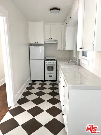 $2,995 | 1806 9th Street, Santa Monica, CA 90404