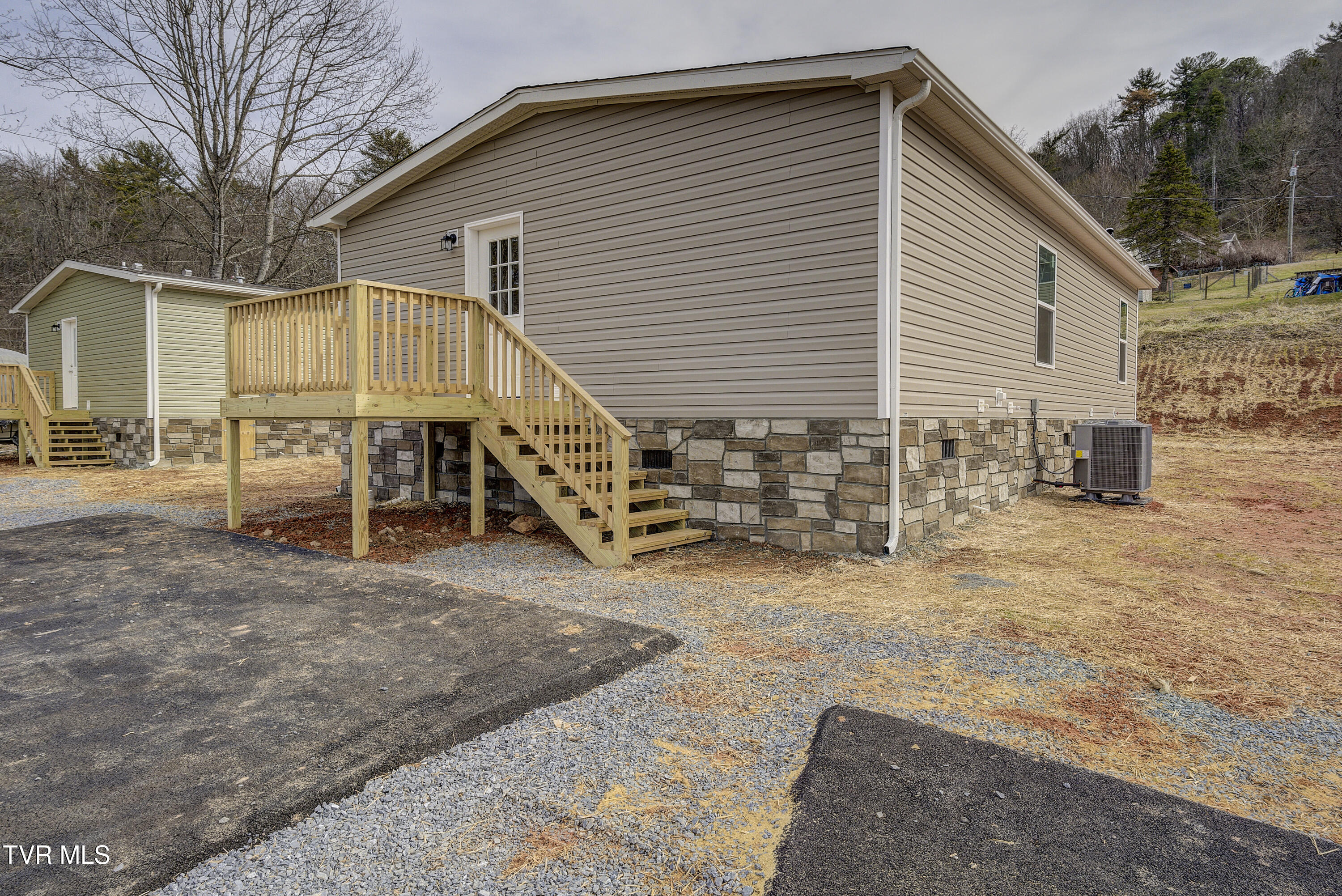 202 Florida Avenue Erwin, TN 37650 - Photo 15 of 31 Exterior