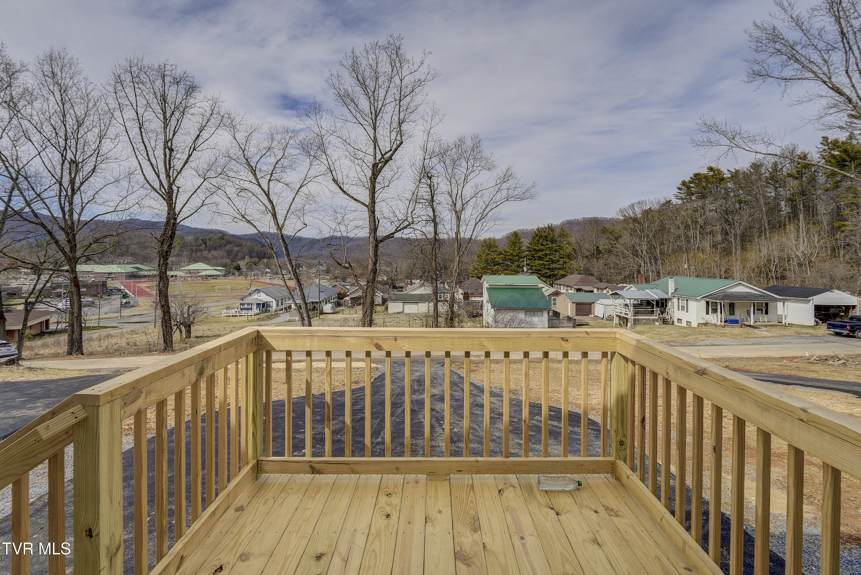 202 Florida Avenue Erwin, TN 37650 - Photo 2 of 31 Front Porch View