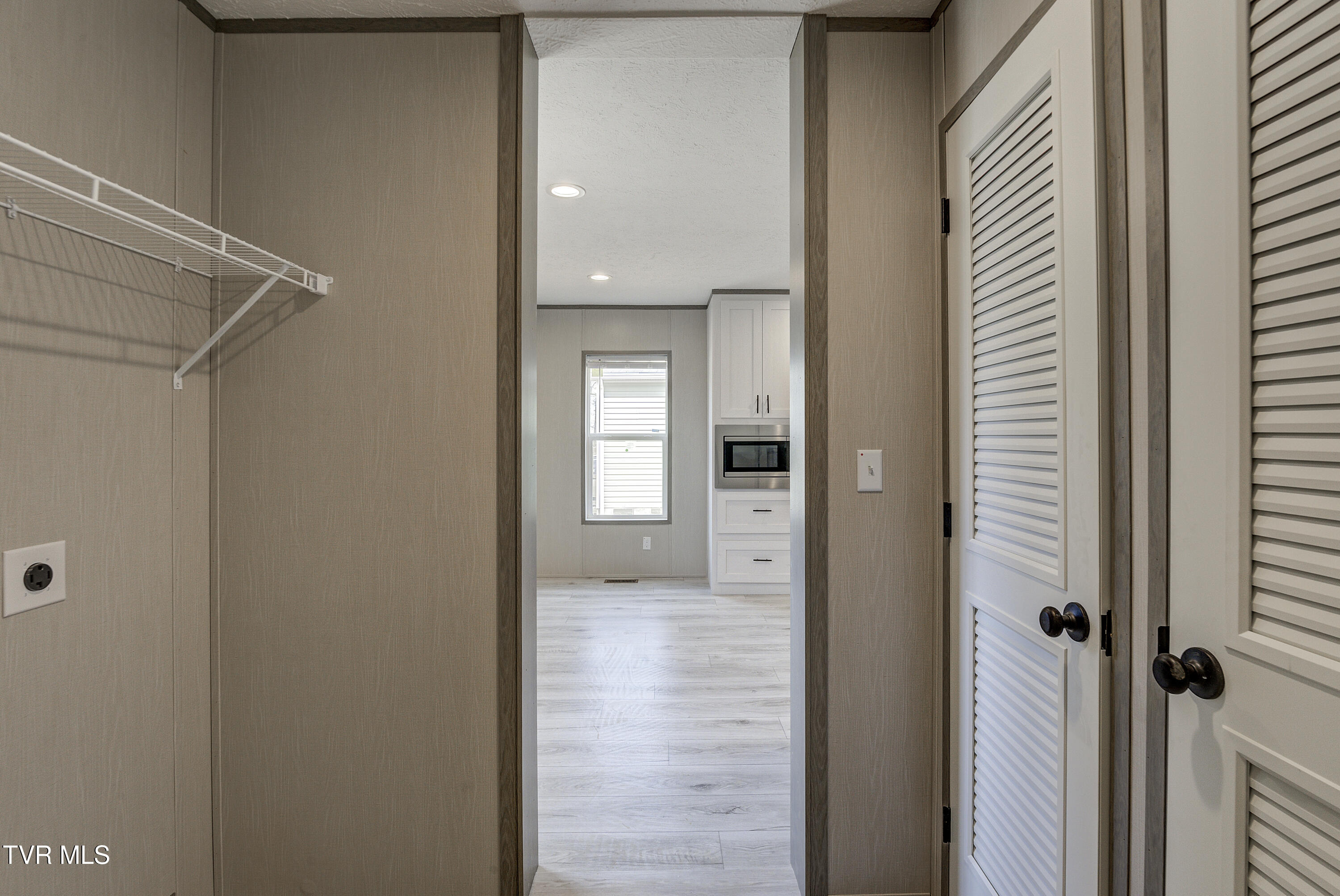 202 Florida Avenue Erwin, TN 37650 - Photo 28 of 31 Closet