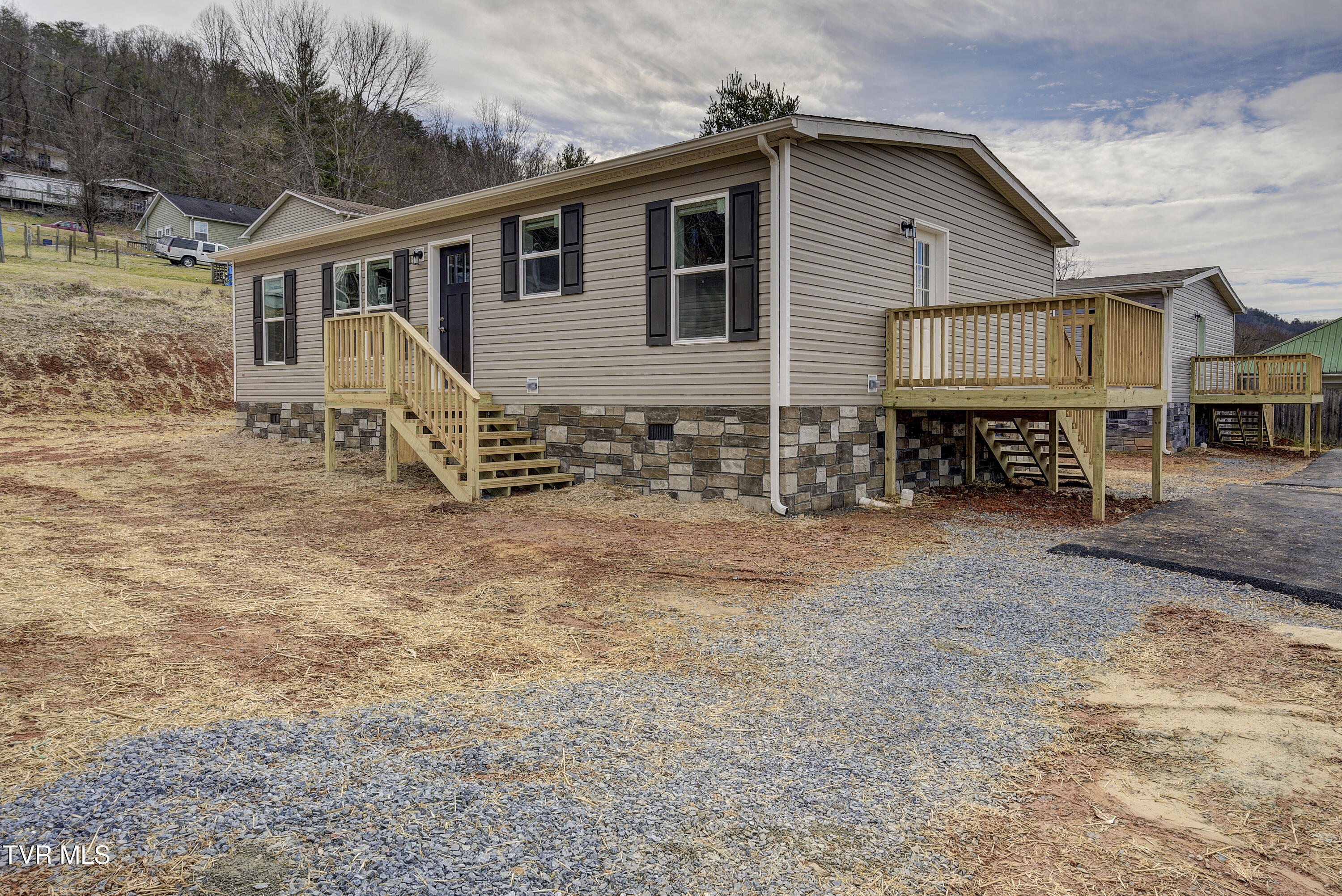 202 Florida Avenue Erwin, TN 37650 - Photo 3 of 31 Exterior