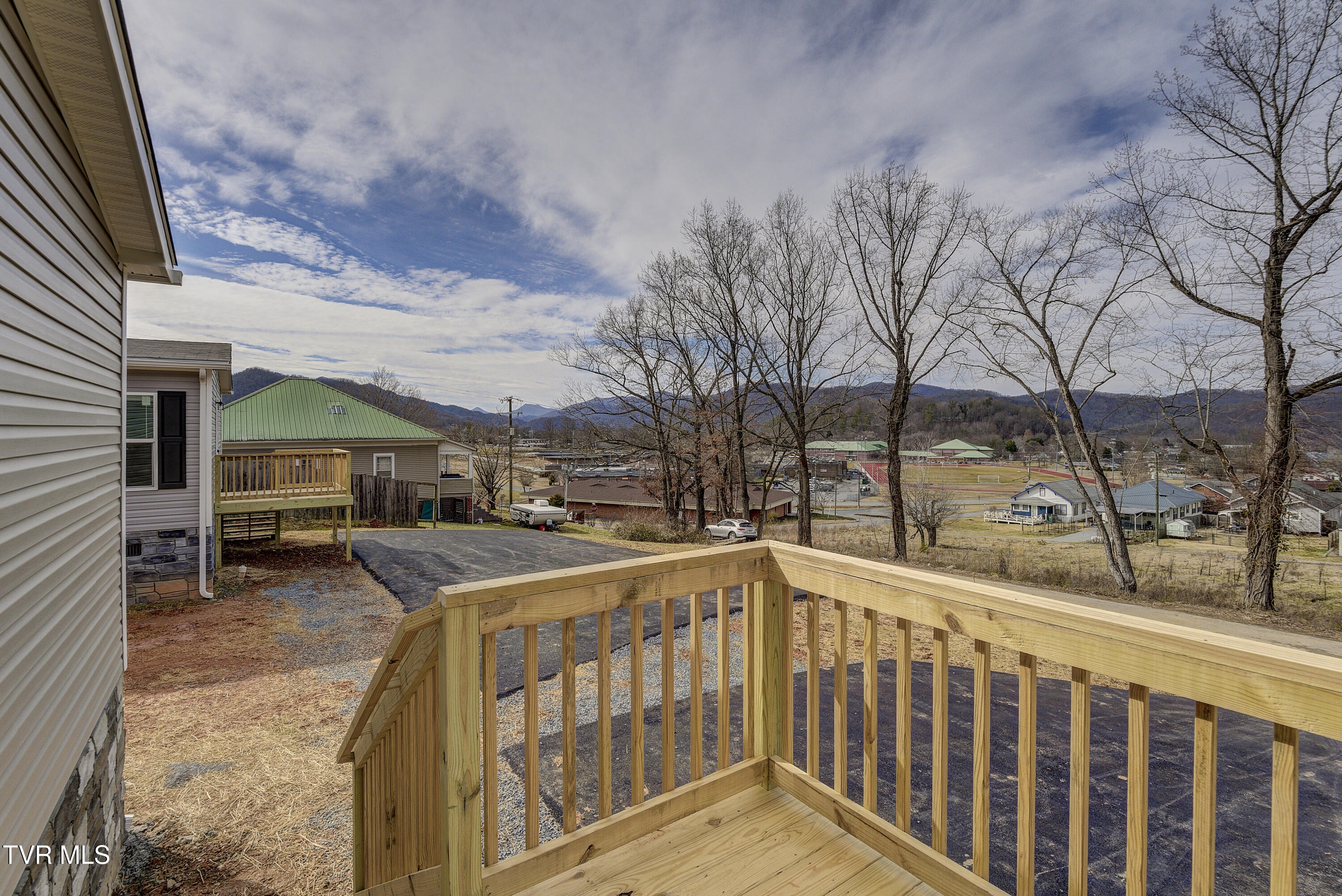 202 Florida Avenue Erwin, TN 37650 - Photo 4 of 31 Front