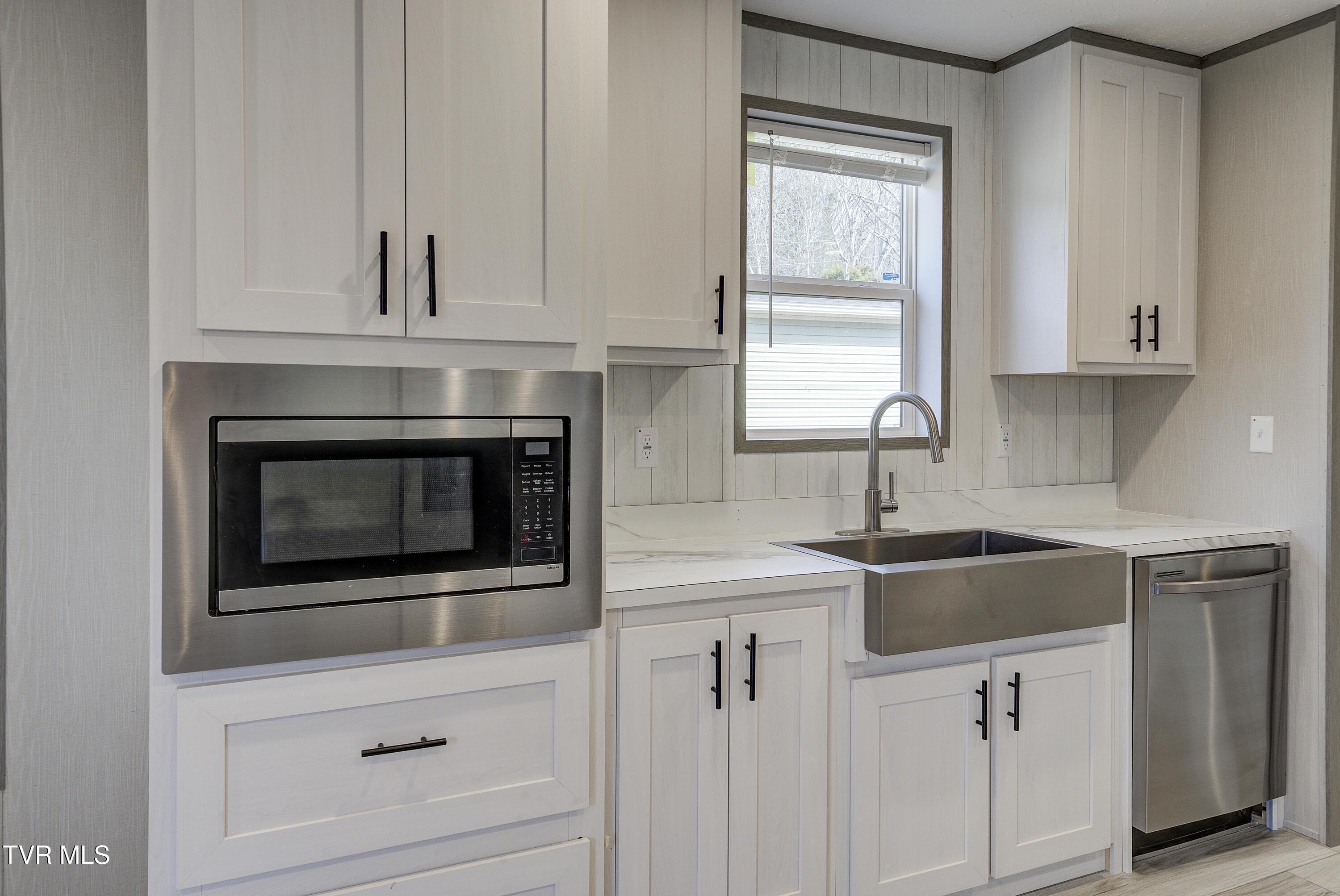 202 Florida Avenue Erwin, TN 37650 - Photo 9 of 31 Kitchen