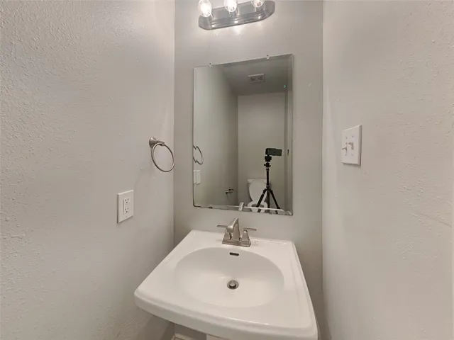 $2,490 | 6714 Hidden Colony Lane, League City, TX 77539