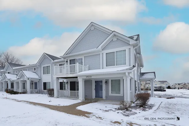 $228,900 | 39221 North Aberdeen Lane, Unit 39221, Beach Park, IL 60083