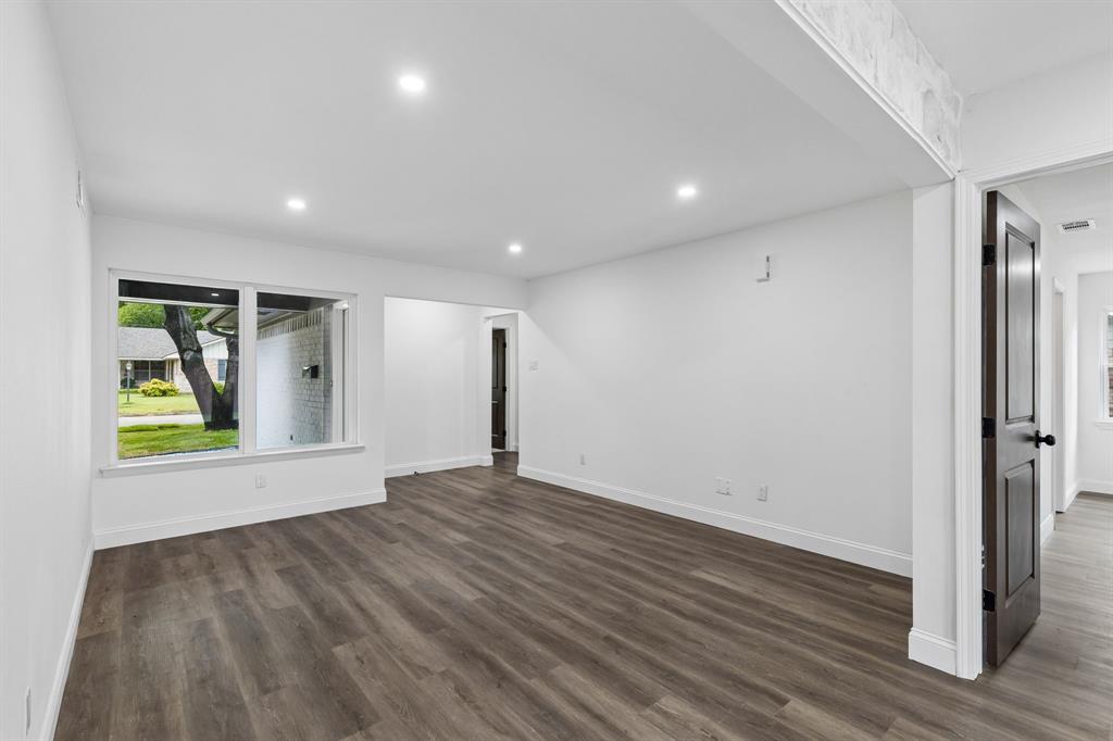 8711 Hackney Lane Dallas, TX 75238 - Photo 9 of 39 Gallery Image 9