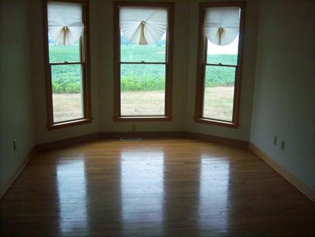 3550 Blue Bush Road Monroe, MI 48162 - Photo 6 of 10 Living room
