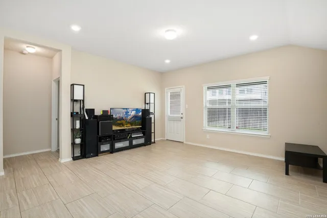 $349,900 | 161 Sambar Main, Schertz, TX 78108