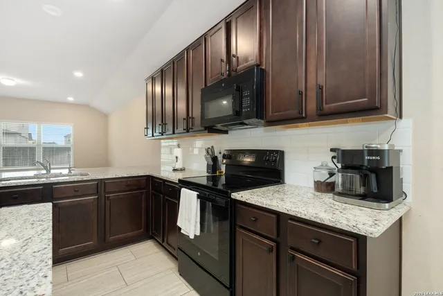 $349,900 | 161 Sambar Main, Schertz, TX 78108