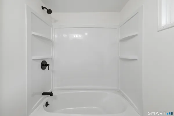 $2,200 | 96 West Main Street, Chester, CT 06412