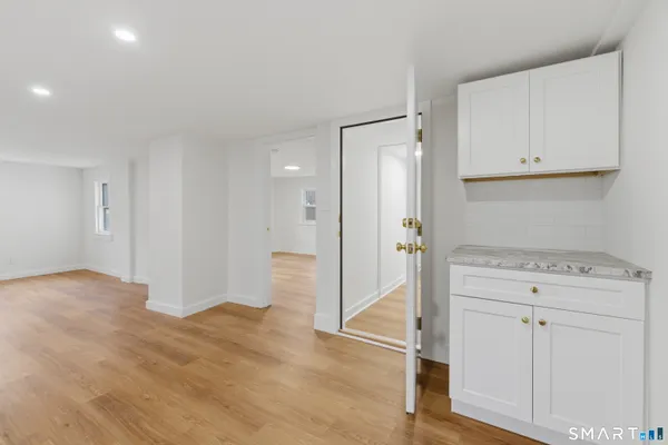 $2,200 | 96 West Main Street, Chester, CT 06412