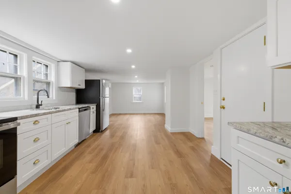 $2,200 | 96 West Main Street, Chester, CT 06412