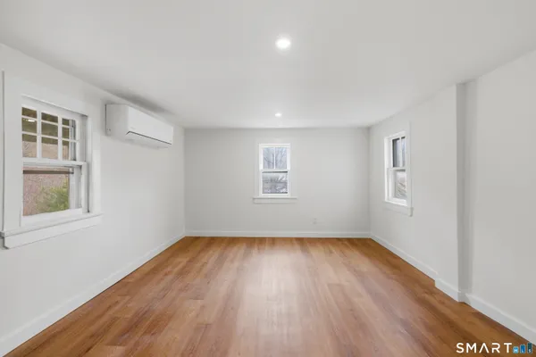 $2,200 | 96 West Main Street, Chester, CT 06412