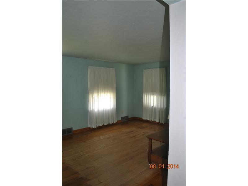 2396 Brodhead Road Aliquippa, PA 15001 - Photo 5 of 7 Living Room.