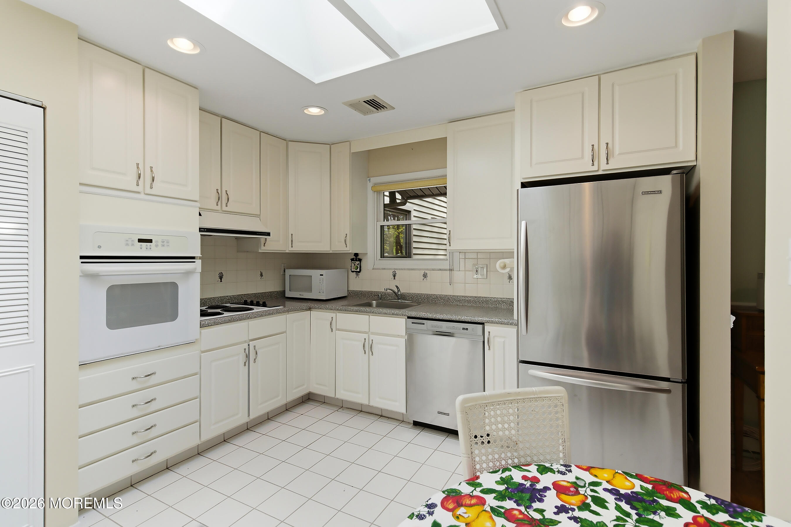 7 Hampton Court Red Bank, NJ 07701 - Photo 11 of 50 19-Kitchen 4