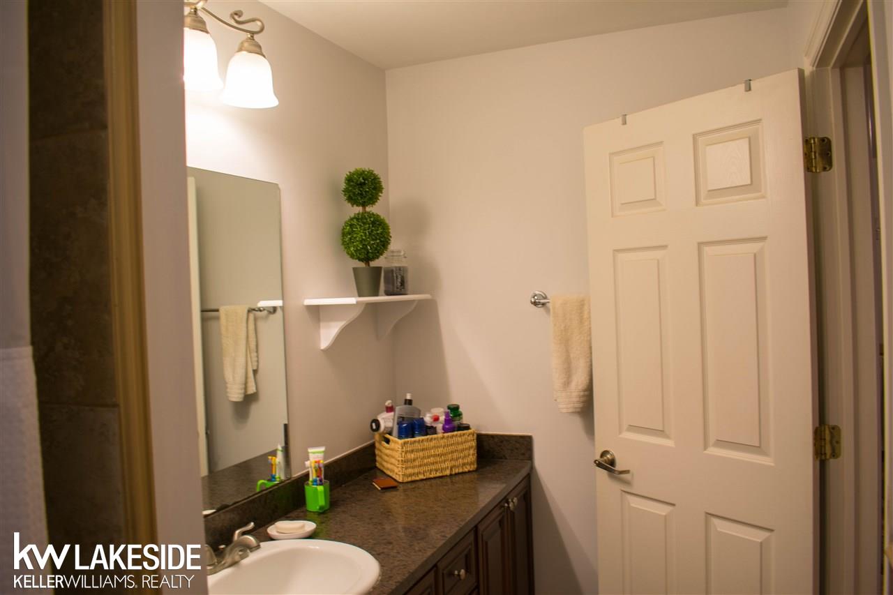 2382 Gerald Avenue Rochester, MI 48307 - Photo 13 of 27 31376517-12.JPG