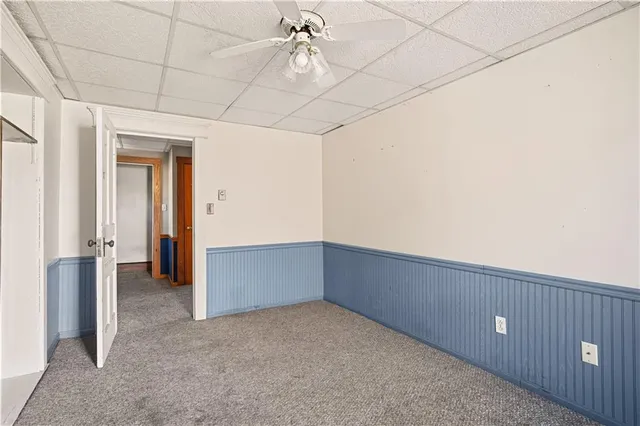 a view of entryway and front door