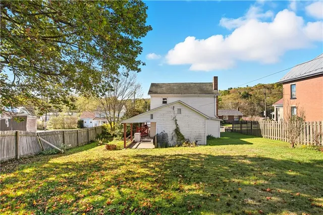 a view of a house with a big yard