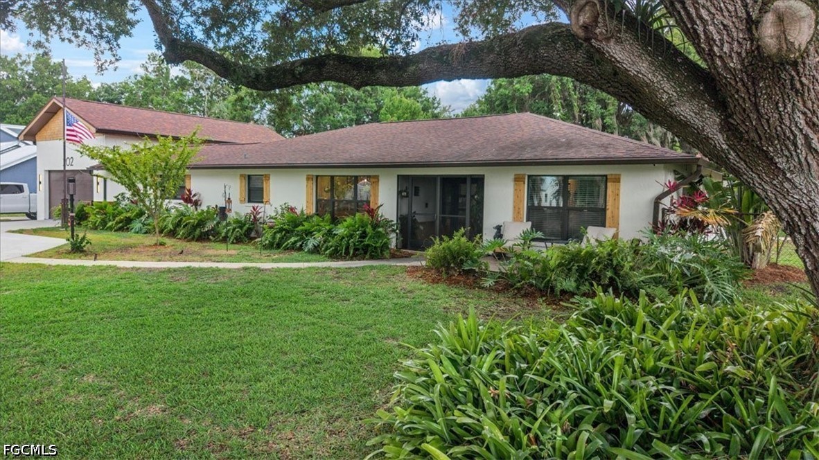 202 Ridgewood Avenue Clewiston, FL 33440 - Photo 5 of 50 a view of a house with garden