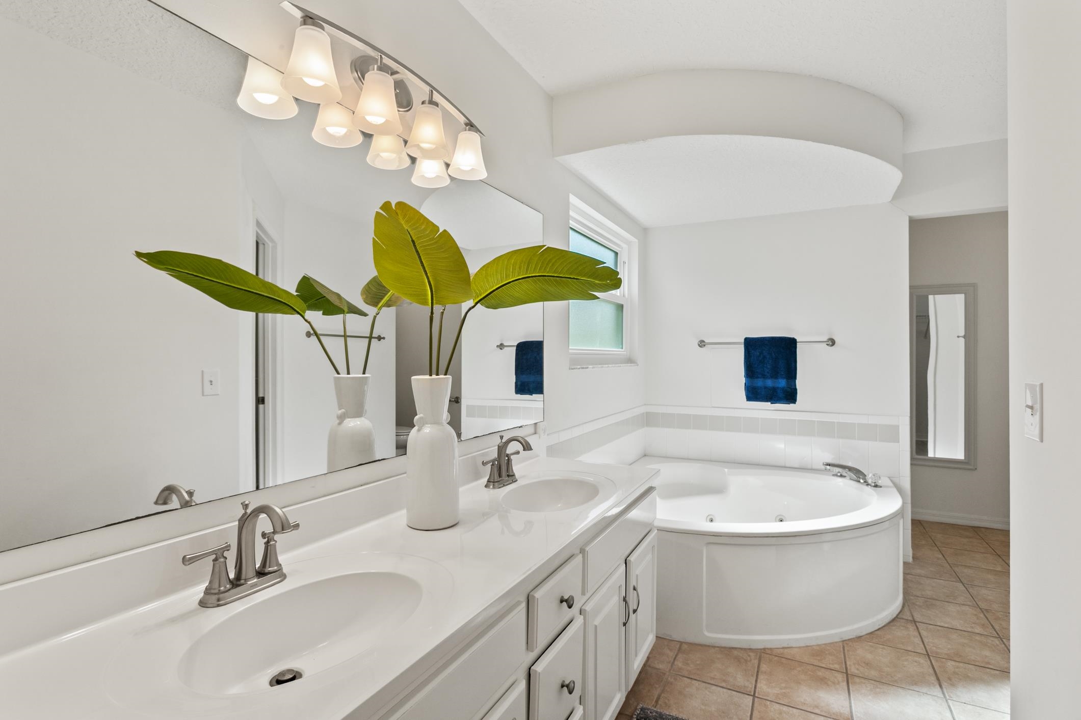 541 Peninsula Court St. Augustine, FL 32080 - Photo 41 of 63 a bathroom with a double vanity sink and a mirror