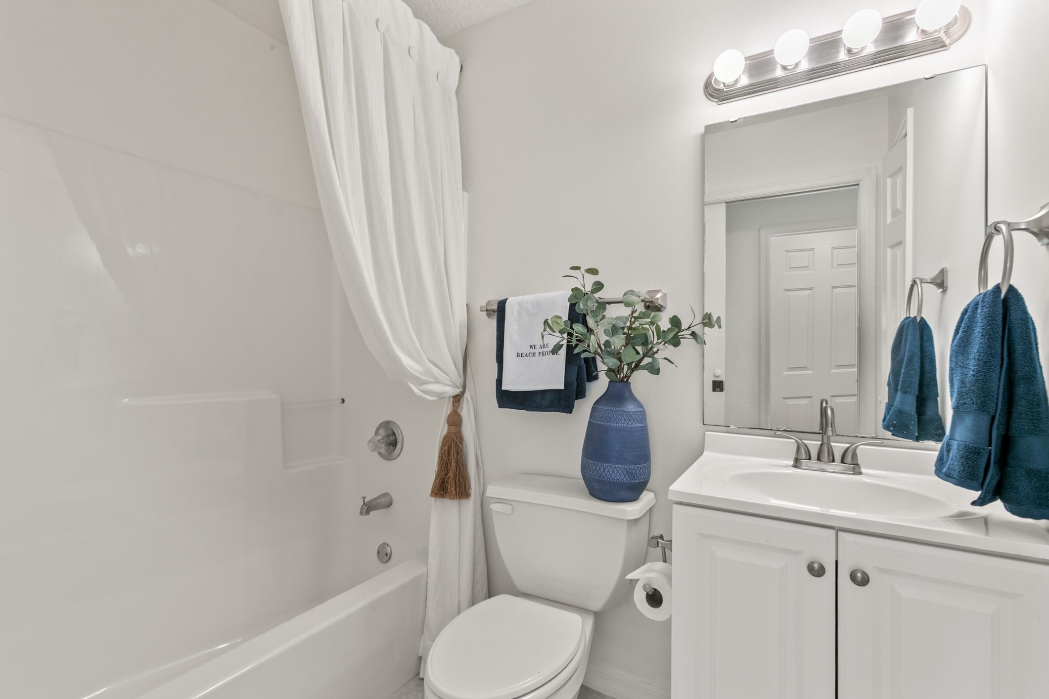 541 Peninsula Court St. Augustine, FL 32080 - Photo 48 of 63 Bathroom with shower / bath combo and vanity