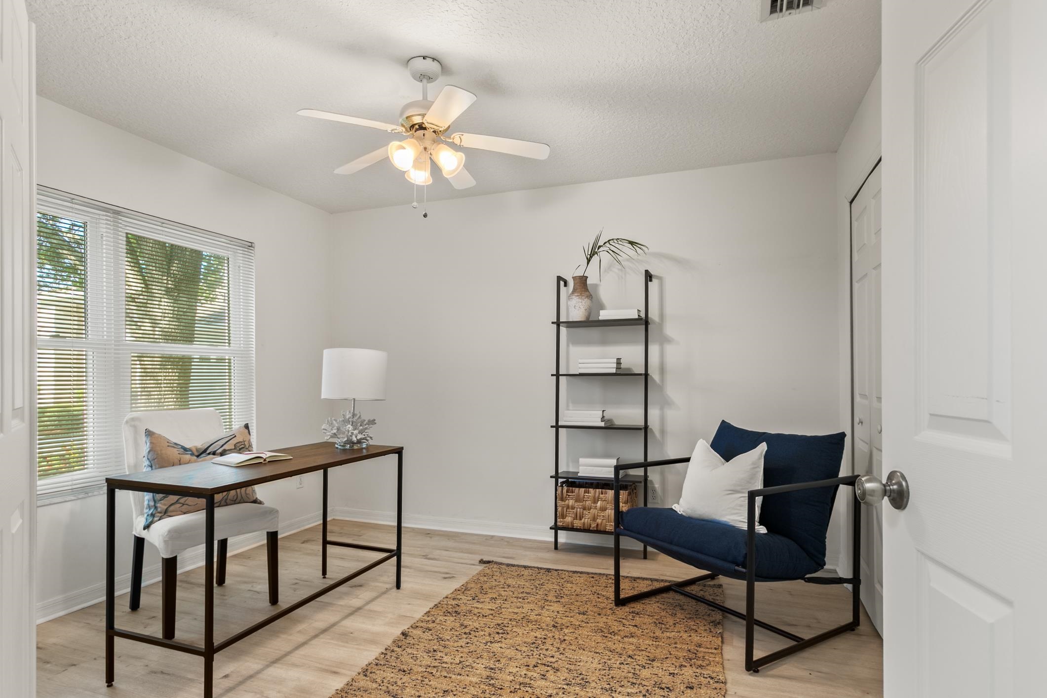 541 Peninsula Court St. Augustine, FL 32080 - Photo 10 of 63 a living room with furniture