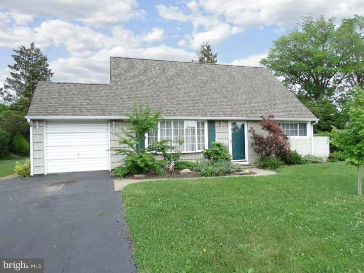 40 Umber Road Levittown, PA 19056 - Photo 1 of 20 Gallery Image 1