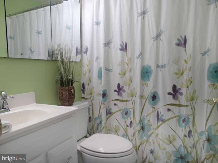 40 Umber Road Levittown, PA 19056 - Photo 11 of 20 Bathroom