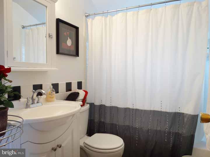 40 Umber Road Levittown, PA 19056 - Photo 14 of 20 Bathroom