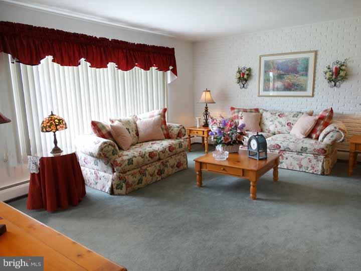 40 Umber Road Levittown, PA 19056 - Photo 3 of 20 Living Room